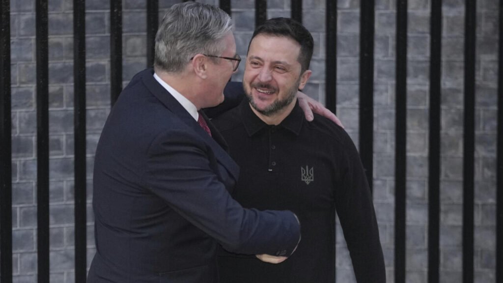 British Prime Minister Keir Starmer warmly welcomes Ukrainian President Volodymyr Zelensky in London, March 1, 2025.