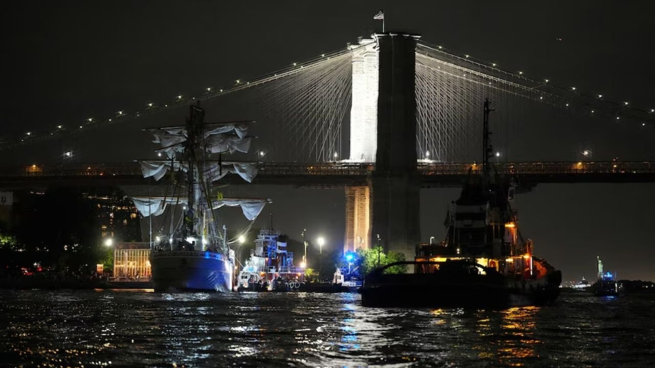 Mexican Navy tall ship crashes into Brooklyn Bridge, killing 2