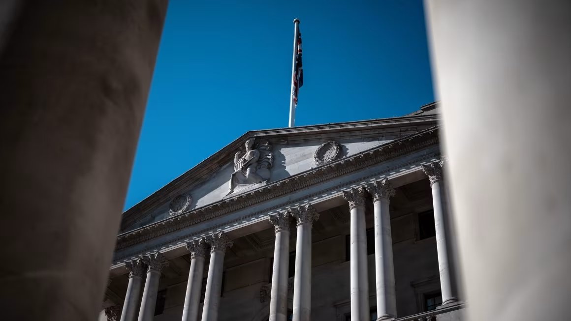 Bank of England Holds Rates Steady Amid Labour Market Weakness and Global Tensions