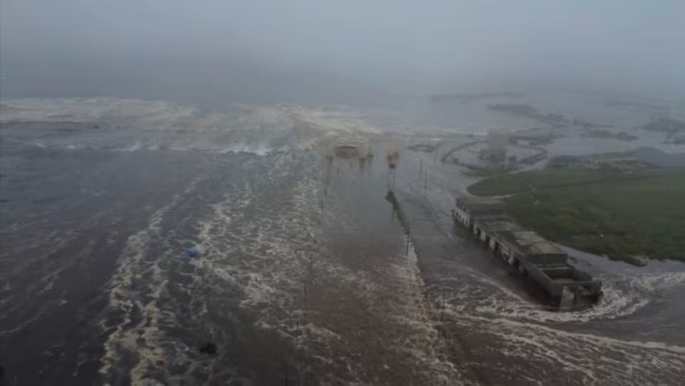 Tsunami waves reach Hawaii after powerful earthquake in Russia’s far east