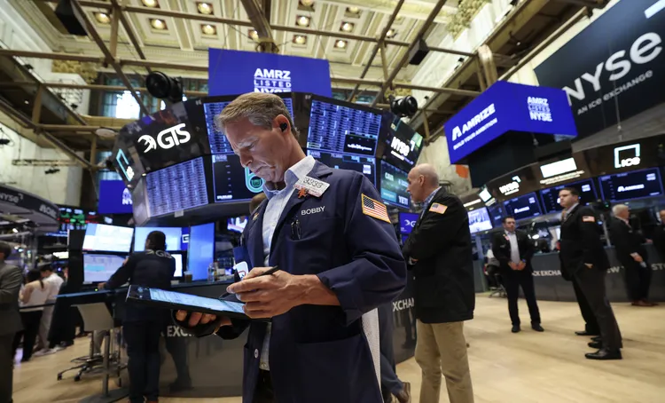Wall Street Week Ahead: Investors Focus on Tariff Deadline Amid U.S. Stock Surge