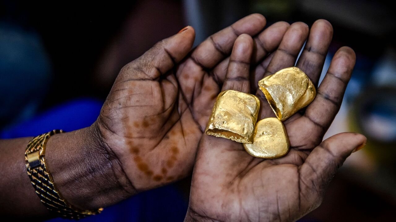 Sudan pound suffers as de facto UAE flight ban hits gold exports