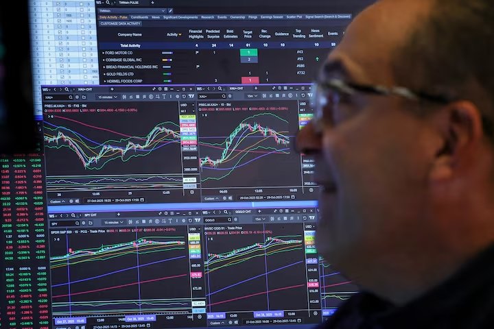 Wall Street ends mixed as hopes rise for Government shutdown deal