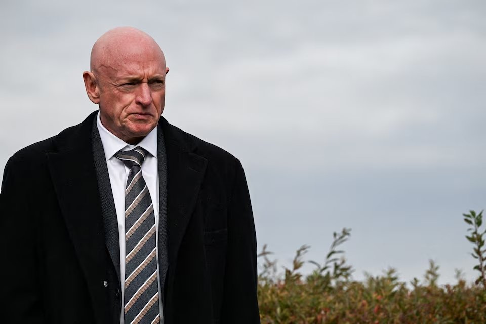 Trump’s pursuit of military charges against Senator Mark Kelly runs into major legal barriers