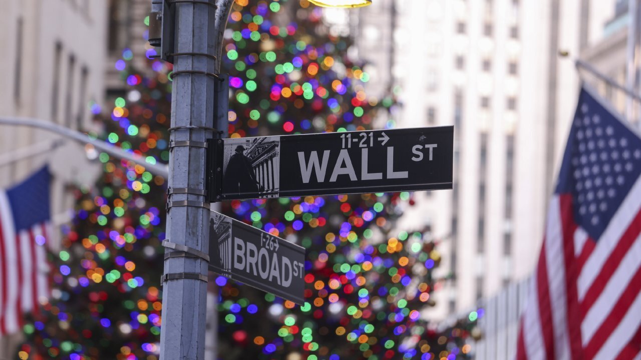 Wall Street Week Ahead, Will a Santa Rally lift stocks into year end?